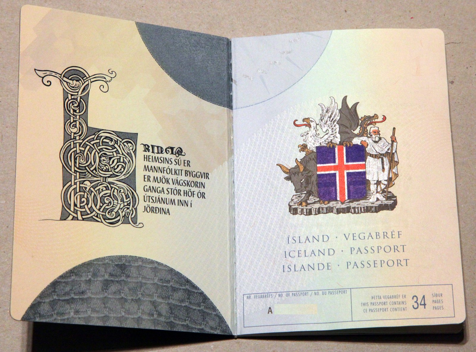 Как получить гражданство норвегии. Паспорт Исландии. Гражданство Исландии. Паспорт Исландии фото. Паспорт Исландии страницы.