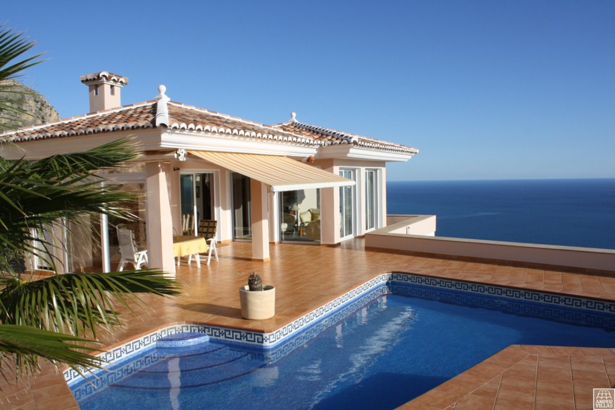 Дом в Испании на берегу моря