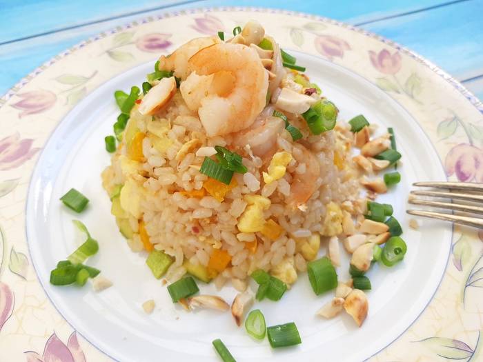 Жареный рис с овощами и яйцом на сковороде — 5 вкусных рецептов