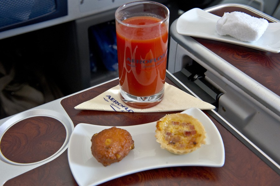 3 причины популярности томатного сока в самолете | migrantvisa | дзен