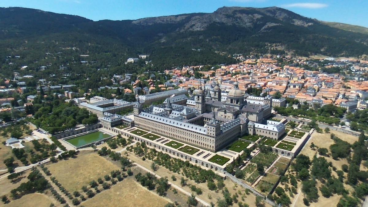 Величественный дворцовый комплекс escorial - гордость испанцев