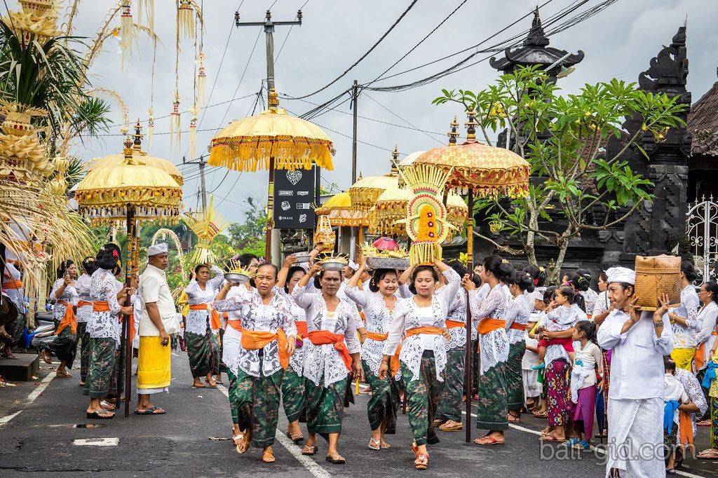Религия острова бали. традиционные обряды и правила посещения храмов