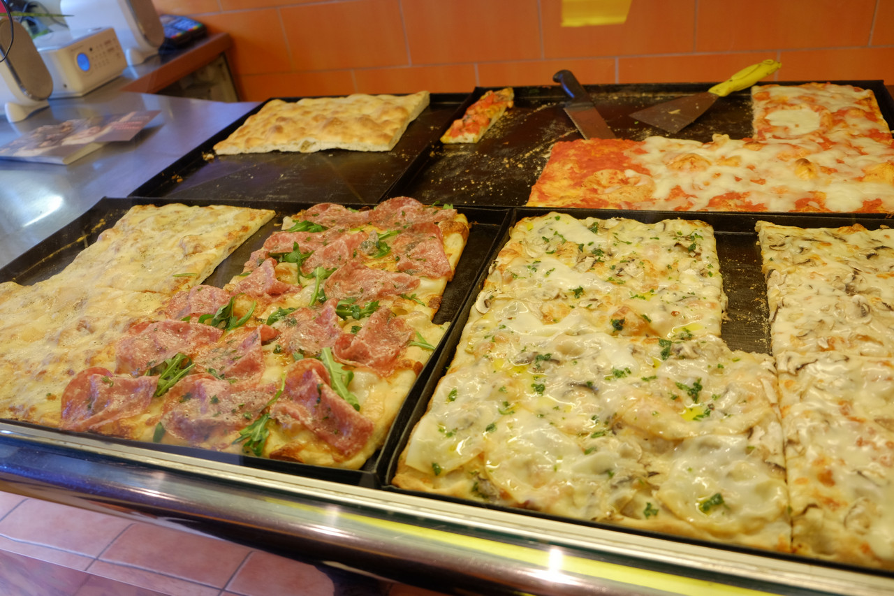 Поесть в туле вкусно и недорого. Вкусно и недорого поесть в Тбилиси. Перекусить в Риме. Где можно в Ереване вкусно покушать пиццу. Что поесть в Ереване.