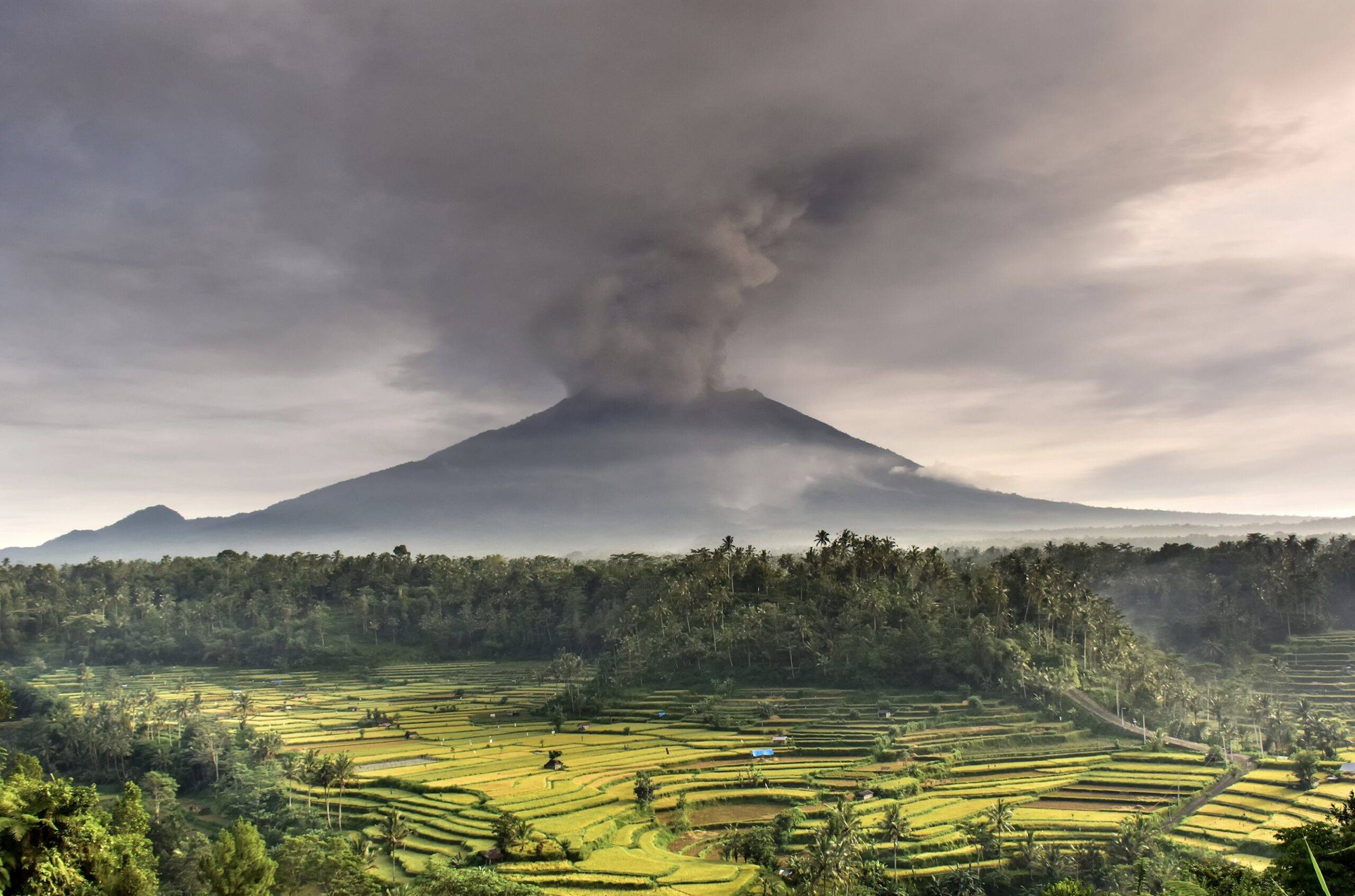 Вулкан на бали. извержение вулкана агунг на бали :: syl.ru