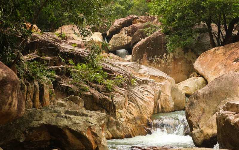 Водопады бахо в нячанге: уроки скалолазания