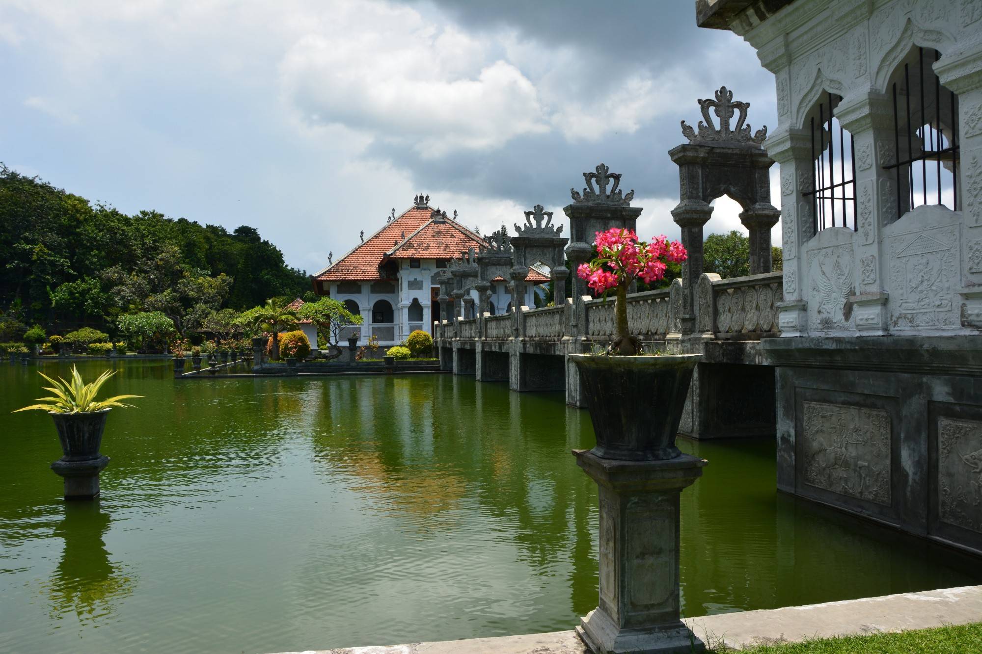 Водный дворец таман уджунг (taman ujung water palace) на бали » mind-flows