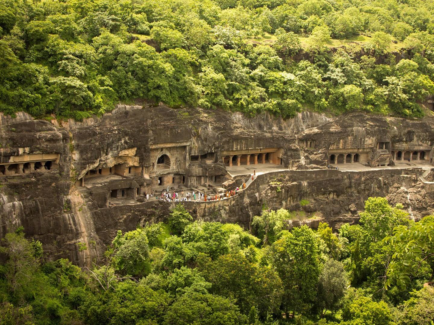 Пещеры аджанты - уникальный храмово-монастырский пещерный комплекс в индии