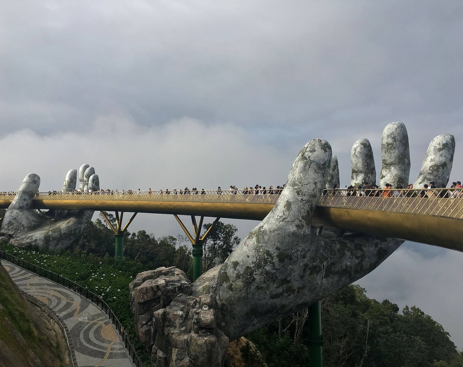 мост во вьетнаме руки