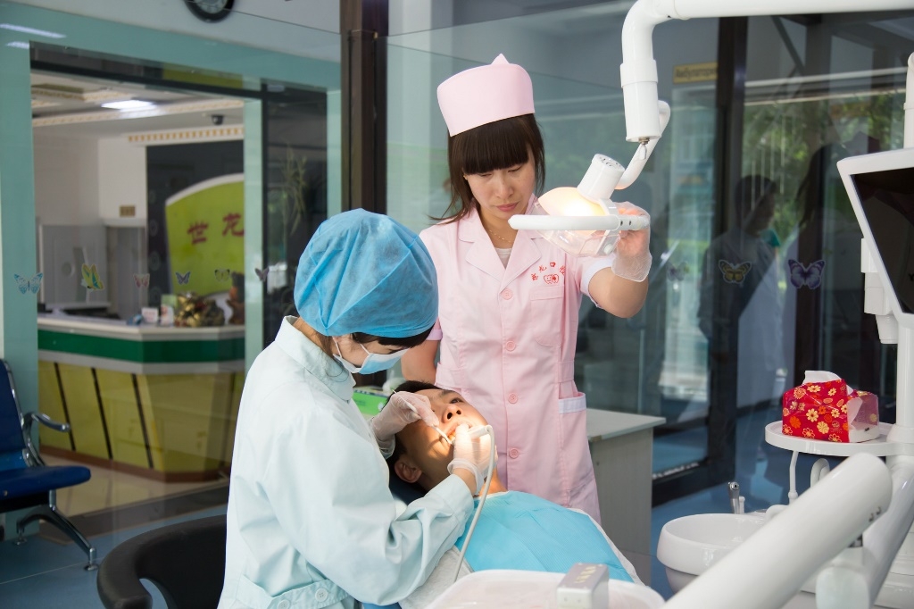 Как за 3 дня сделать полное протезирование зубов в китае