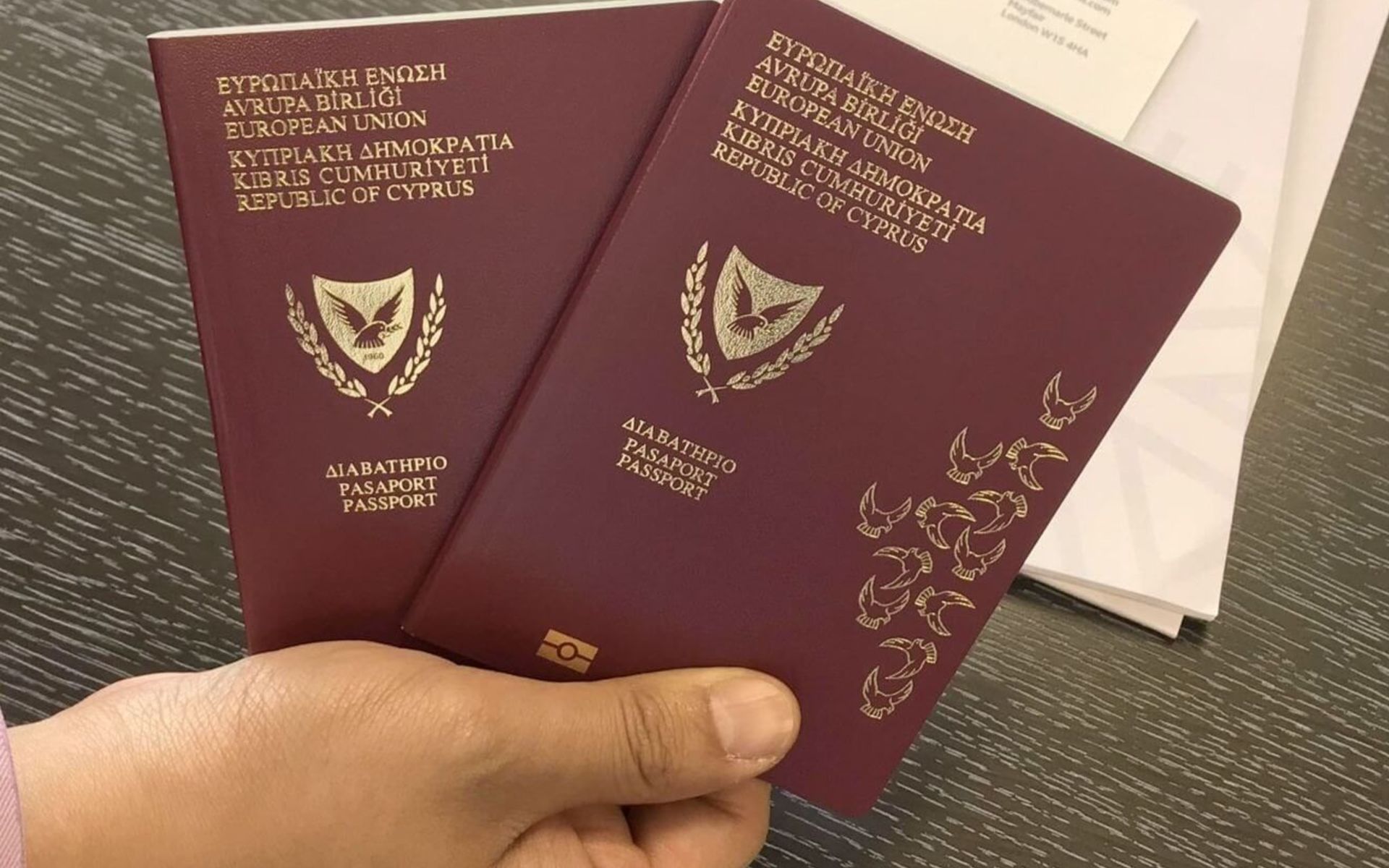 Кипр перестанет выдавать "золотые паспорта" — реальное время
