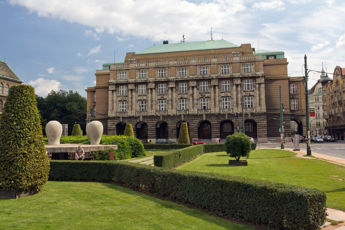 Один из лучших университетов чехии - карлов университет