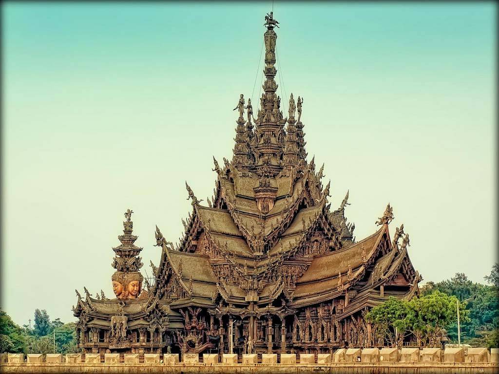 Храм истины (the sanctuary of truth) – самый большой деревянный храм в мире