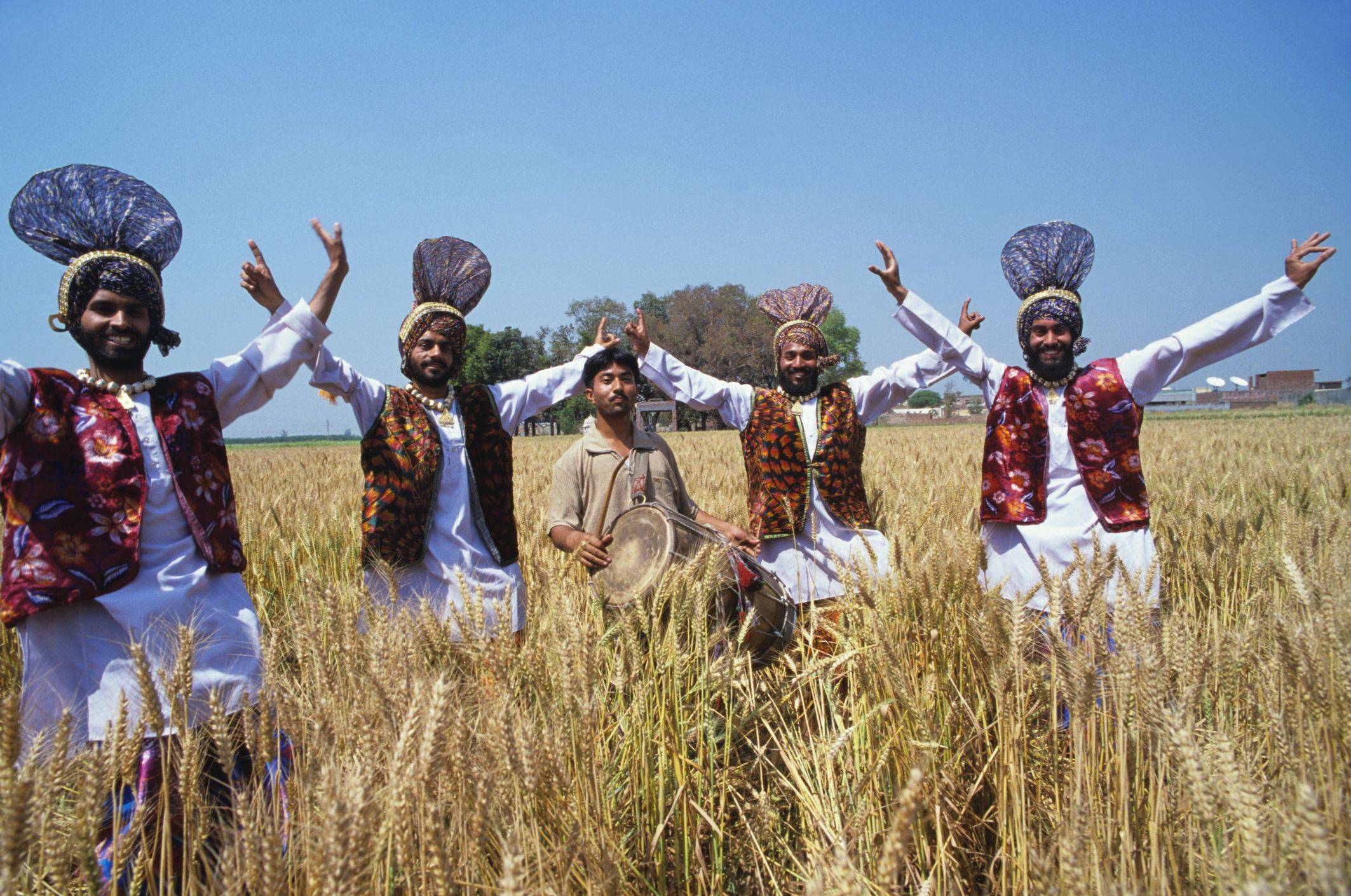 Традиции пенджабцев – танец урожая и свадебные гирлянды