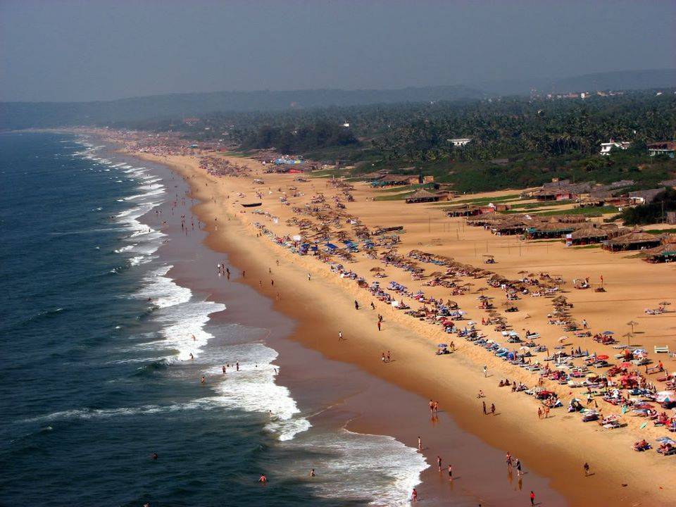 Пляж калангут в северном гоа или «гут-гут-калангут», индия