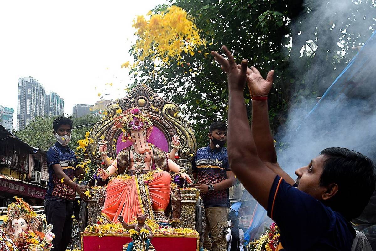 Ganesh chaturthi celebration in mumbai - famous festivals of mumbai
