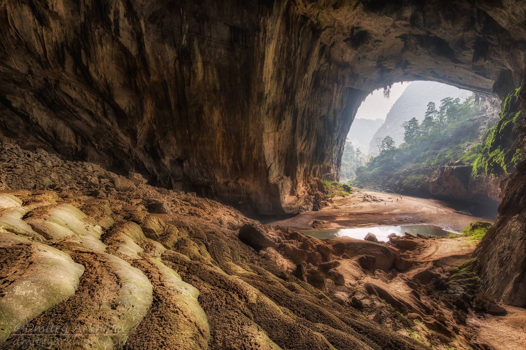 Крупнейшие пещеры в мире в национальном парке фонгня-кебанг во вьетнаме