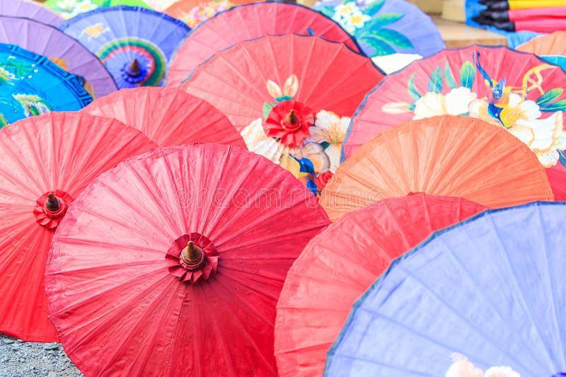 Дождевики на пхукете в сезон дождей | в таиланде туристам важно иметь с собой дождевик или зонт