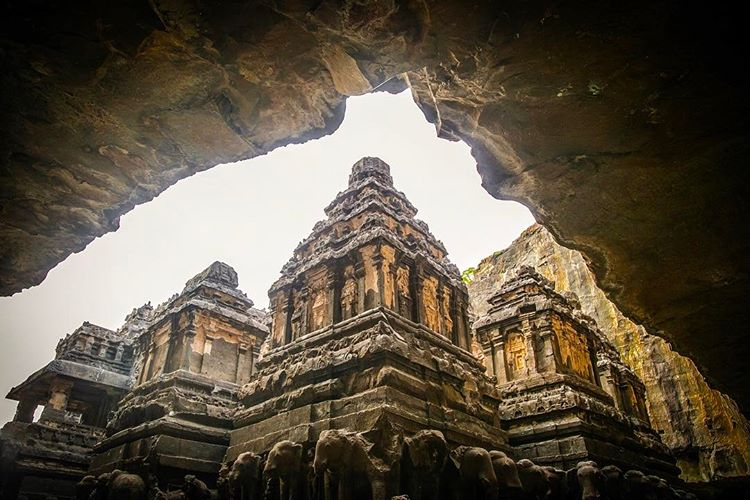 Эллора – один из интереснейших пещерных храмов индии