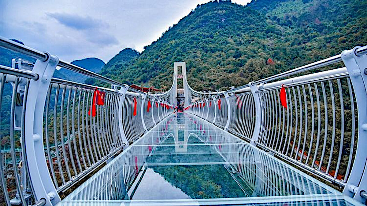 Новый стеклянный мост в китае
