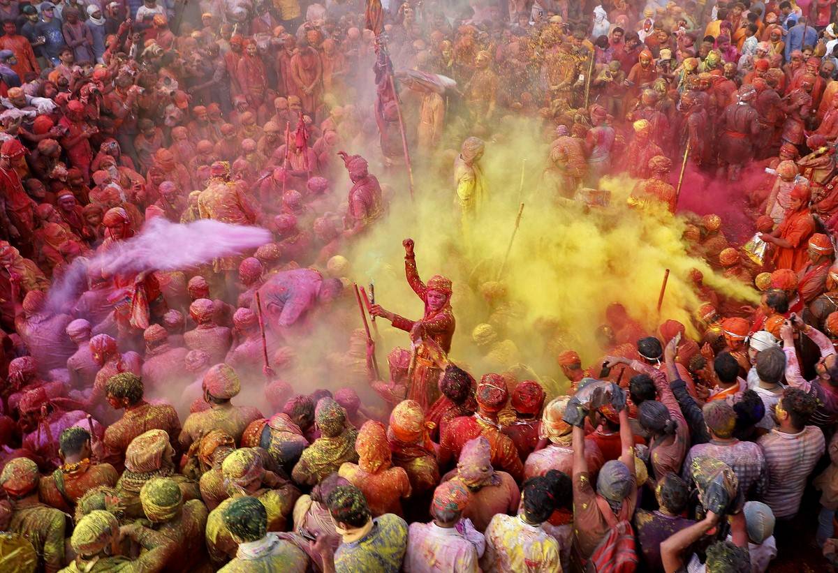 Краски холи в индии