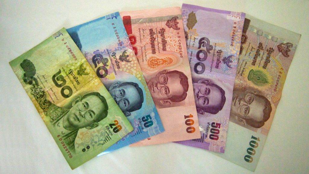Какую валюту брать в таиланд - доллары, евро, рубли | гид по пхукету