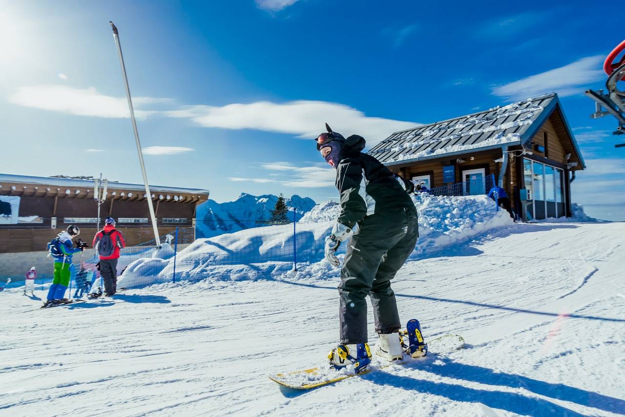 Туроператоры назвали самые популярные горнолыжные курорты зимы 2021-22 года | akm.ru