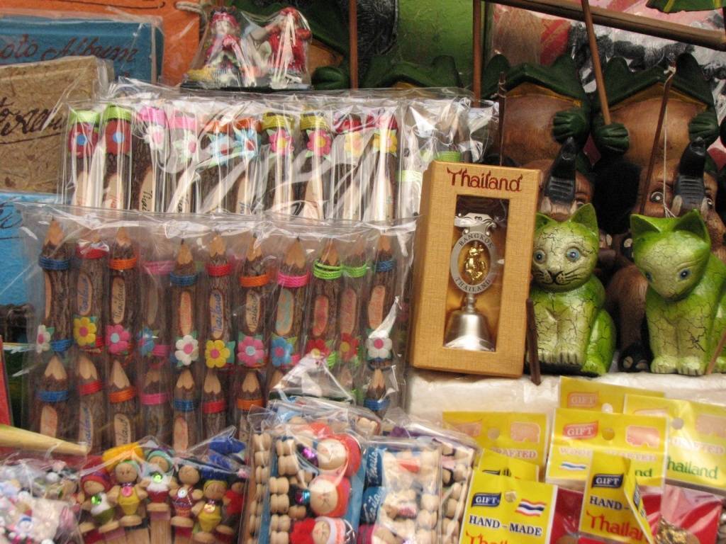 Какие сувениры и подарки можно привезти близким из тайланда?
