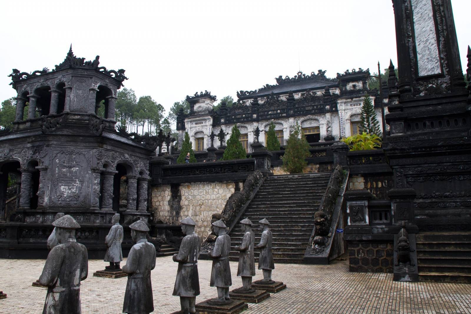 Гробница Кхай Динь (Khai Dinh Tomb)