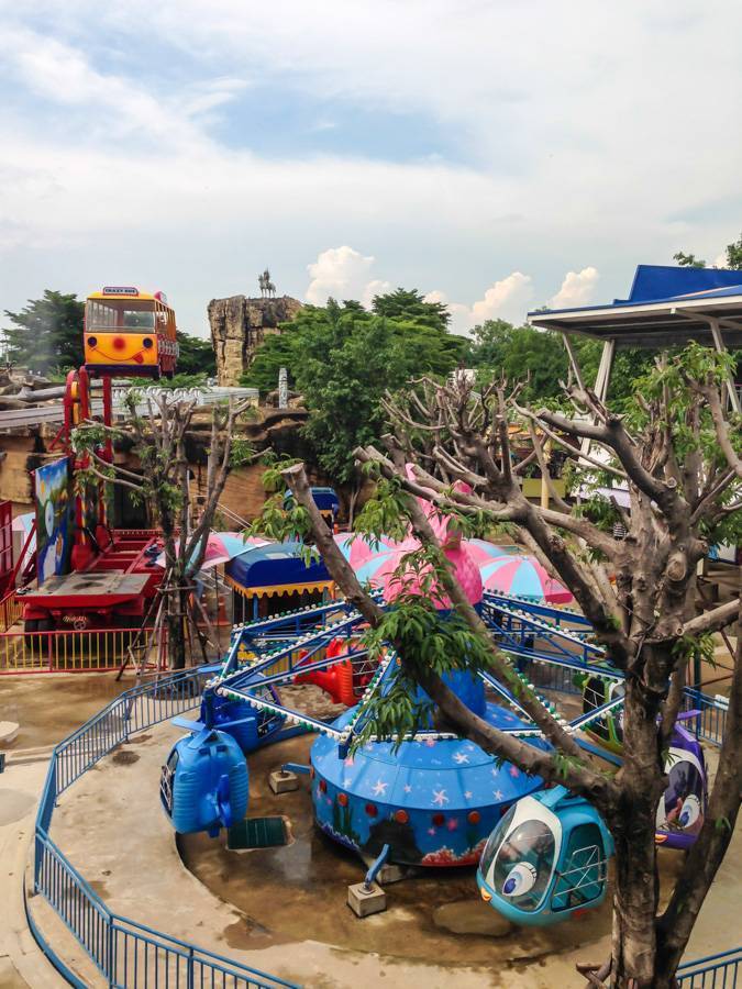 Виртуальное посещение dream world — бангкокского парка развлечений