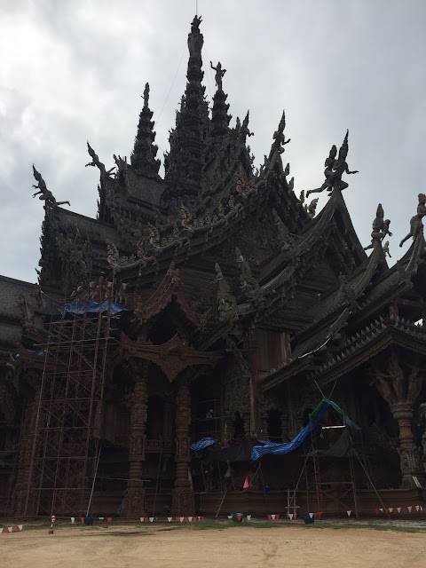 Храм истины (прасат май) в паттайя, таиланд