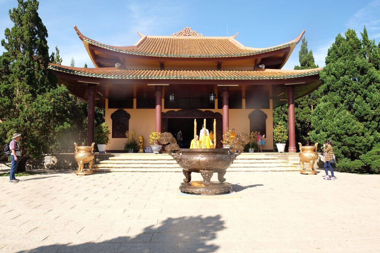 Монастырь Чук Лам (Truc Lam Monastery)