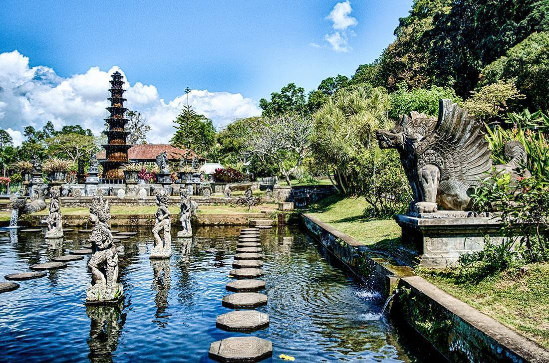 Водный дворец тиртаганга – достопримечательность острова бали