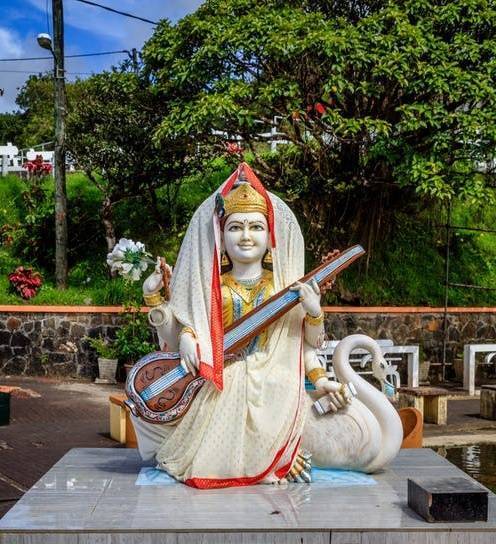 Богиня сарасвати — богиня науки и искусства в индии