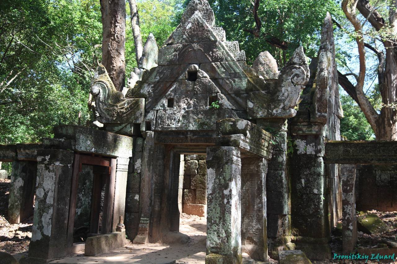 Храмовый комплекс кох кер (koh ker group temples) описание и фото - камбоджа : сиемрип