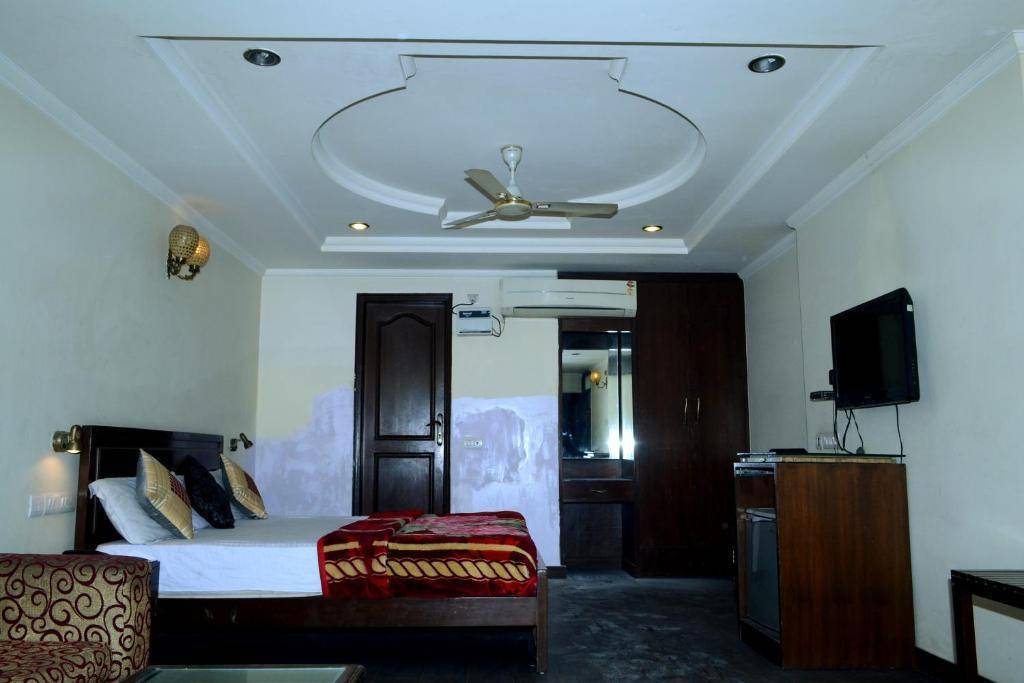 Hotel bajrang guest house
 в нью-дели (индия) / отели, гостиницы и хостелы / мой путеводитель