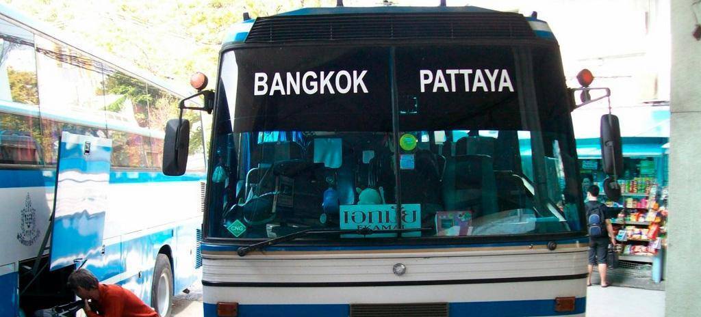 Автобусы из аэропорта бангкока. Автобус из Бангкока в Паттайю. Туристические автобусы в Паттайе. Автобус из аэропорта Бангкока до Паттайи. Бангкок Паттайя автобус время в пути.