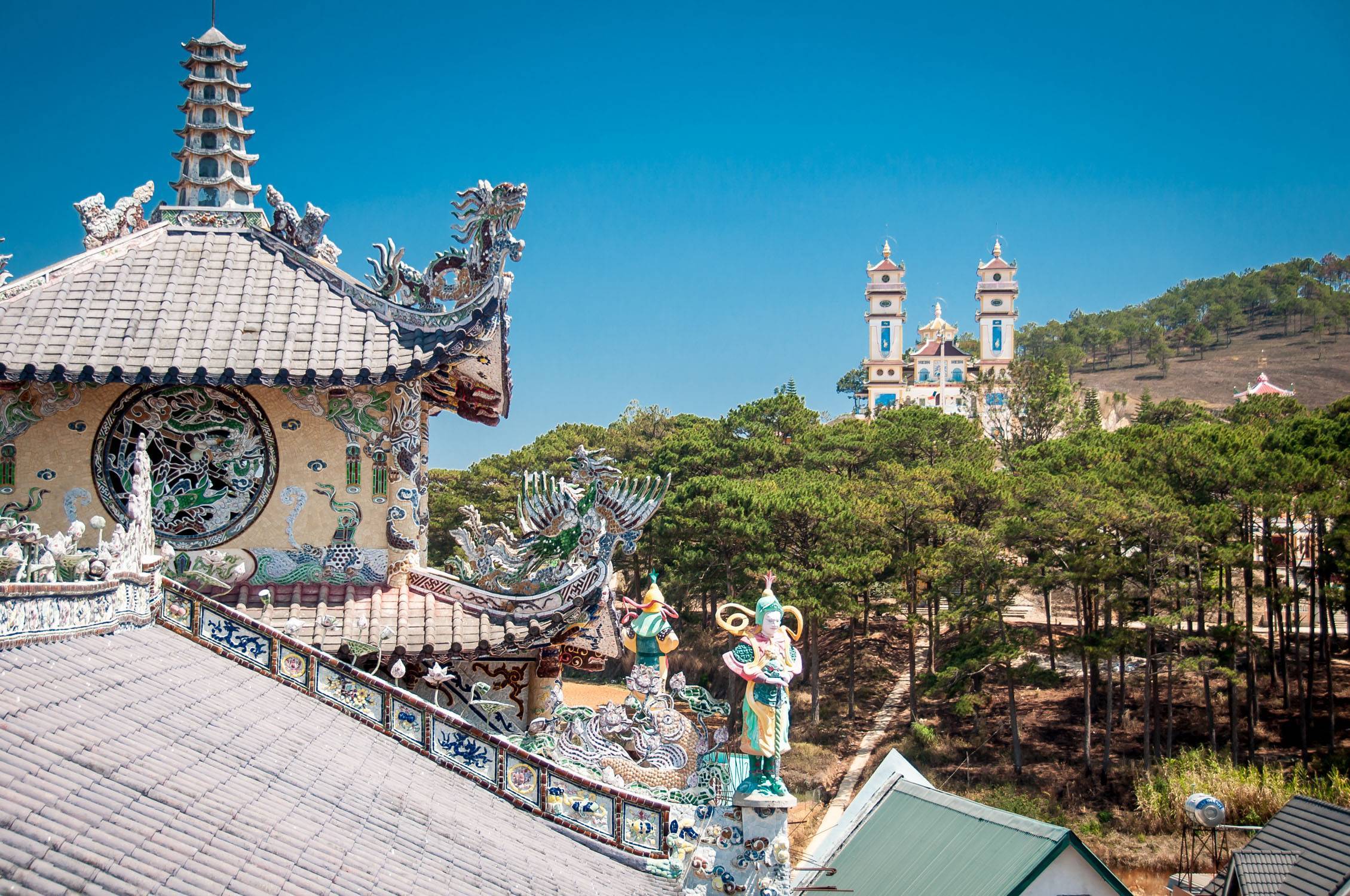 Далат погода. Вьетнам Далат монастырь Чук лам. Храм Линь Фуок в Далате. Далат Вьетнам достопримечательности. Пагода Чук лам Вьетнам.
