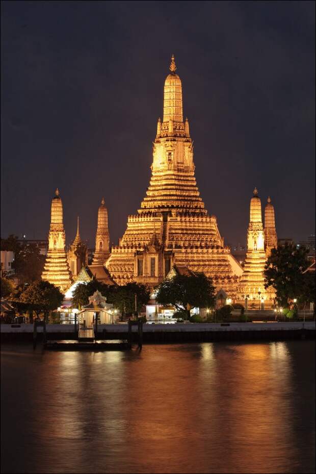 Буддийский монастырь ват арун в бангкоке или его слепили из того что было