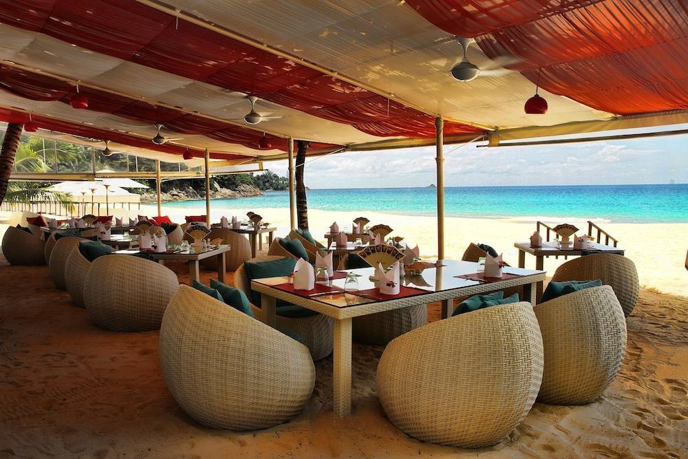 Приватный пляж отеля andaman white beach resort