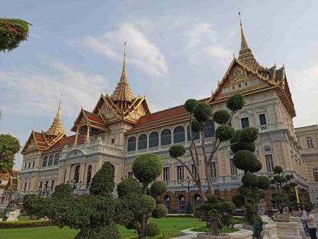Королевский дворец в бангкоке и храм изумрудного будды – так удобно!  traveltu.ru