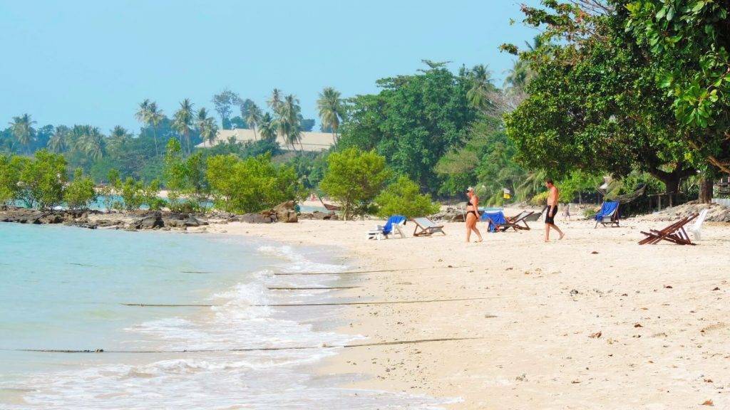 Пляж клонг муанг в краби, тайланд: фото, видео, отели - 2021