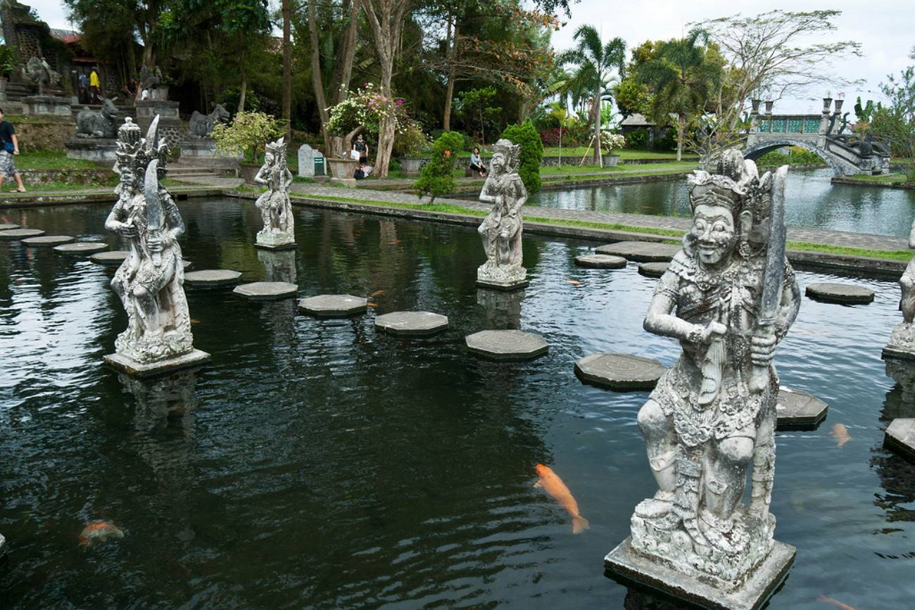 Тиртаганга - дворец из воды и скульптур