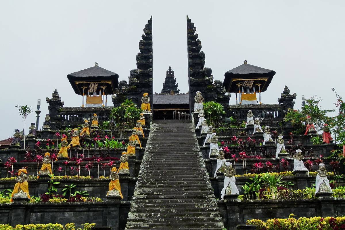 Какие храмы ???? на бали рекомендуется посетить туристам ????