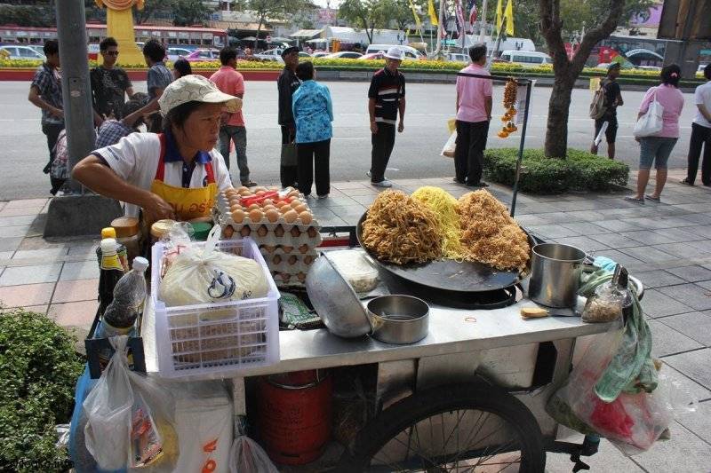 Пад тай - рисовая лапша с креветками или курицей по-тайски: рецепт, процесс приготовления - 2021