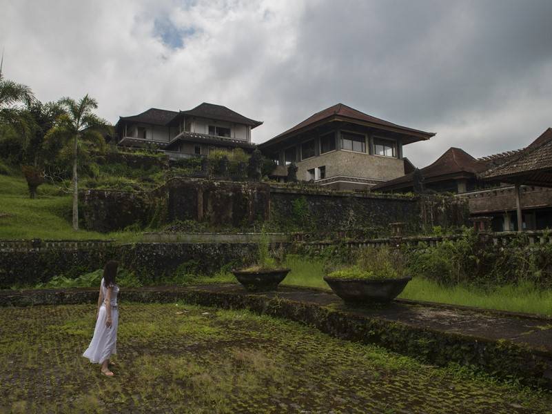 Заброшенный отель за $100.000.000  | все об индонезии
