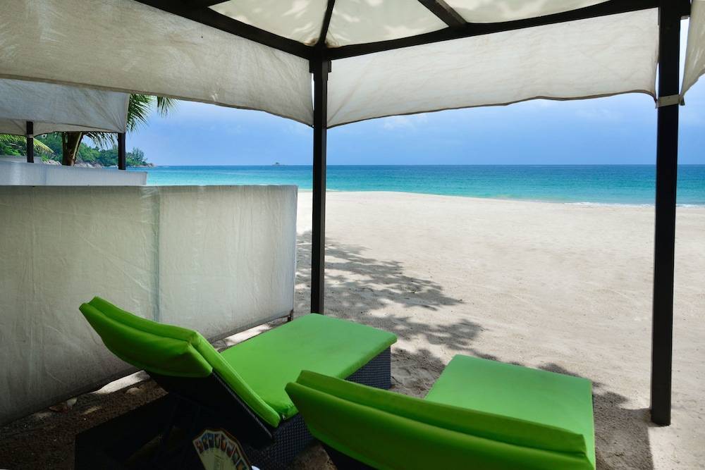 Приватный пляж отеля andaman white beach resort