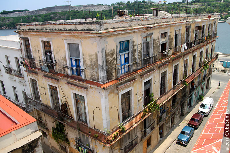 Частные дома на кубе. Куба здания Гавана. Дом в Гаване. Гавана Куба дома. Дома в Кубе Гавана.