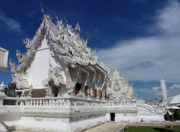 Белый храм в тайланде – современное видение буддизма – так удобно!  traveltu.ru