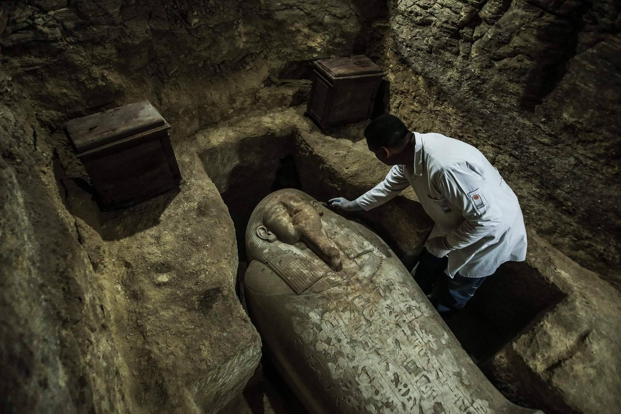 Таинственная находка. Саркофаги древнего Египта камень. Археологические раскопки древнего Египта. Египет Гробница саркофаг. Находка в Египте 2020 саркофагов.
