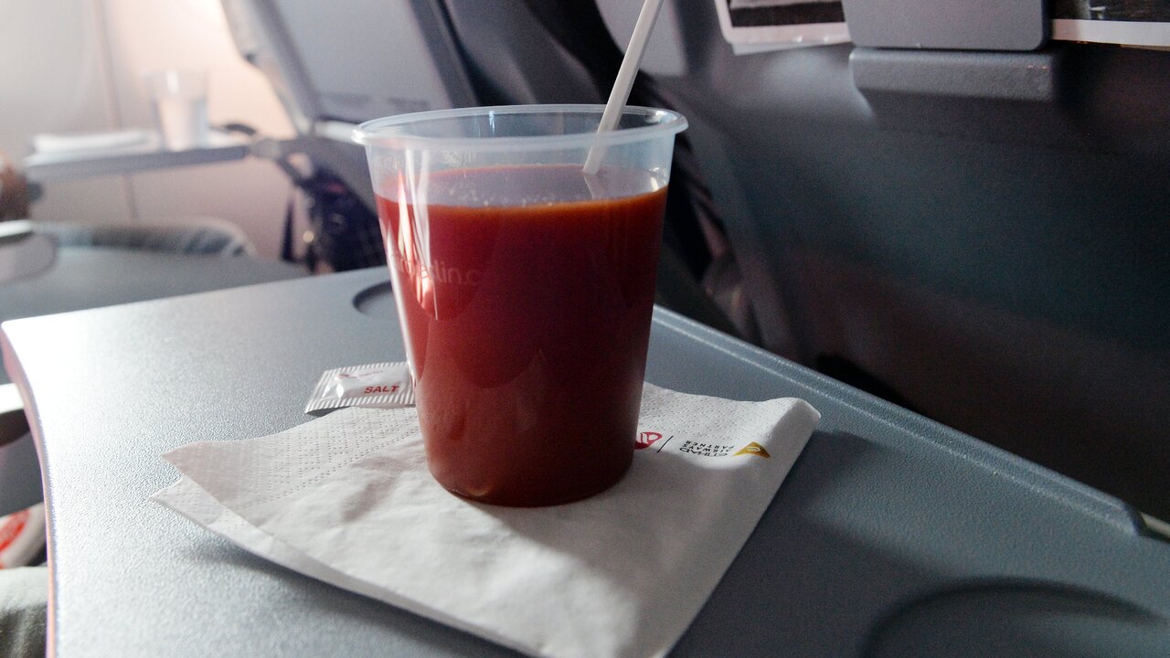 3 причины популярности томатного сока в самолете